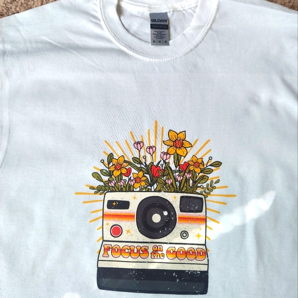 Focus on the good Unisex T shirt - Picture 2 of 3